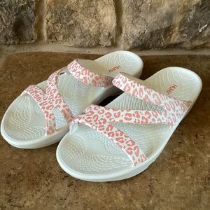 HUHV Slides Pink Animal Print Women Shoes Size 9 Comfort‎ Recovery Arch